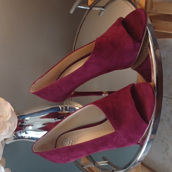 Vince Camuto size 10. Maroon asymmetrical peep toe heels. Brand new,never worn. - Picture 8 of 9